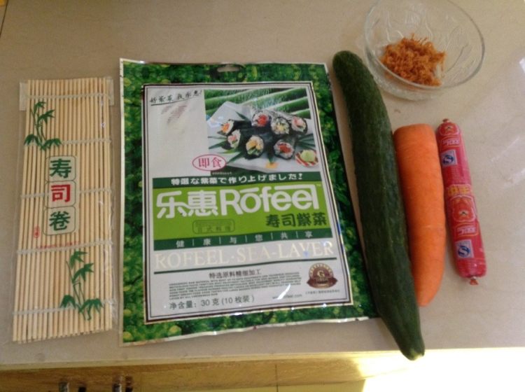 火腿肉松寿司步骤1