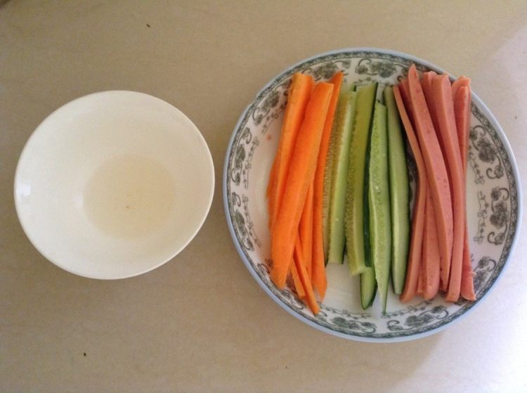 火腿肉松寿司步骤2