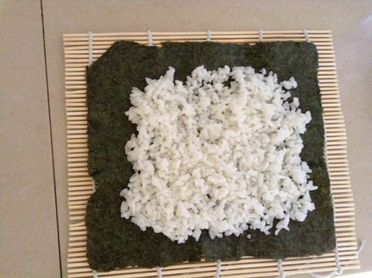 火腿肉松寿司步骤3