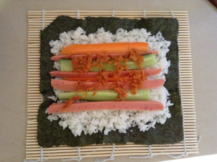 火腿肉松寿司步骤4