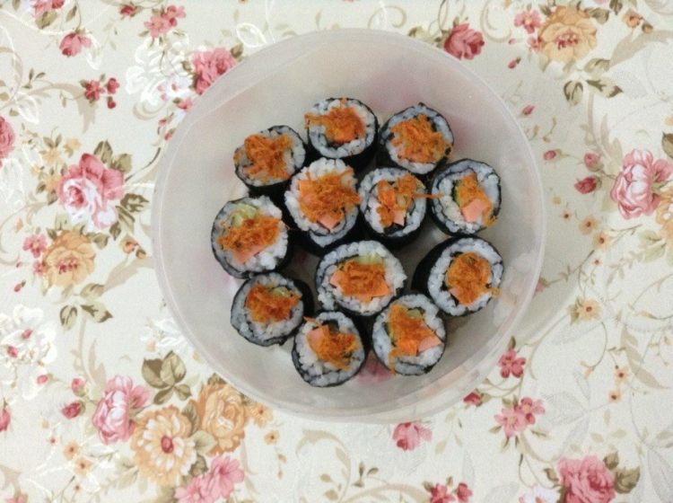 火腿肉松寿司步骤7