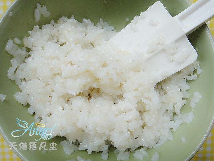 可爱蜗牛寿司步骤3