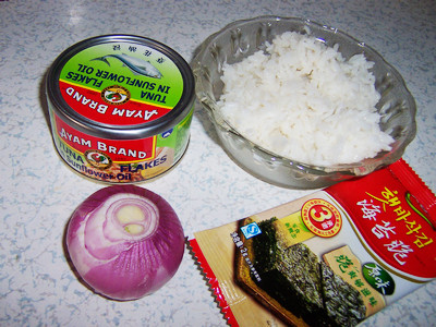 美味金枪鱼饭团步骤1