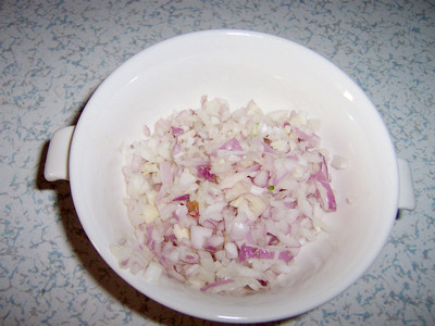 美味金枪鱼饭团步骤2