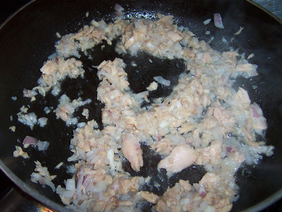 美味金枪鱼饭团步骤6