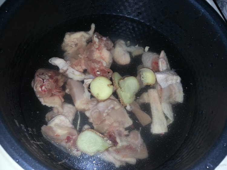 蟹煲鸡火锅步骤1