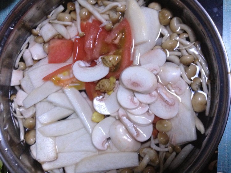 菌菇清汤火锅步骤1