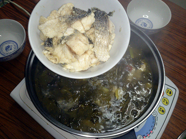 酸菜鲈鱼火锅步骤13