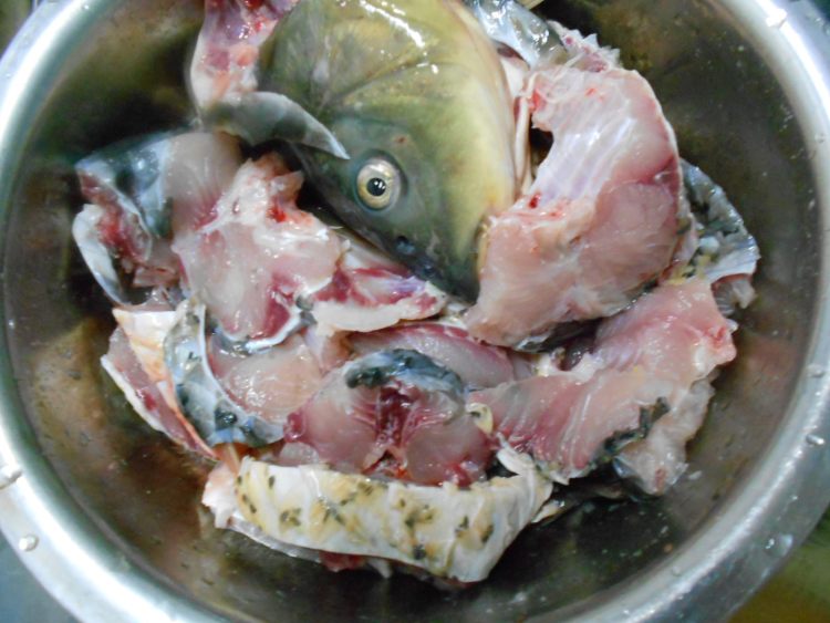 鲤鱼火锅步骤3