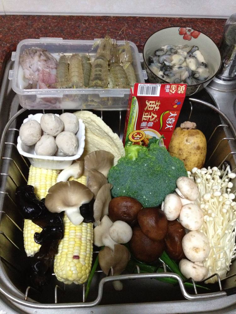 黄金海鲜火锅步骤1
