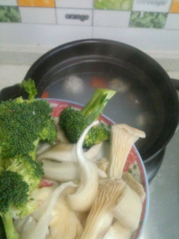 肉丸米汤火锅步骤7