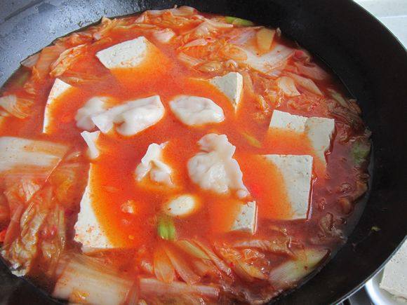 酸辣饺子火锅步骤12