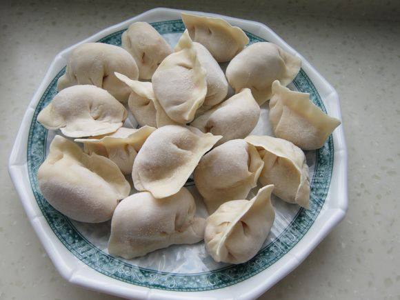 酸辣饺子火锅步骤7