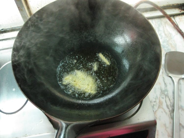 鲫鱼萝卜火锅步骤2