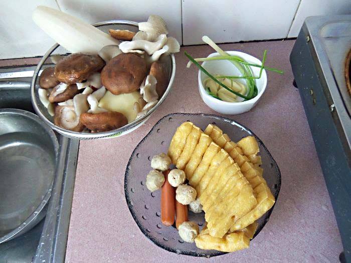 番茄汤底小火锅步骤5