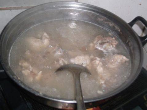 猪筒骨肉丸原味火锅步骤4