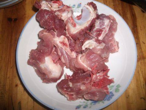 猪筒骨肉丸原味火锅步骤1