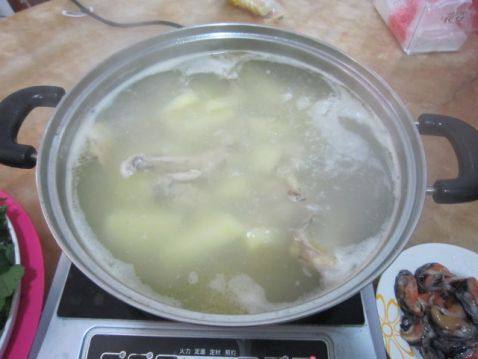 乌脚鸡汤火锅步骤1
