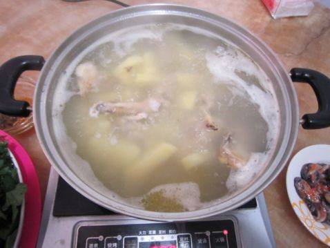 乌脚鸡汤火锅步骤6
