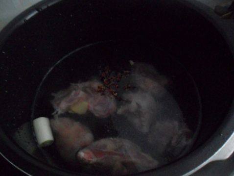 营养骨汤火锅步骤3