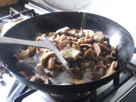 大雁菌腊肉火锅步骤9