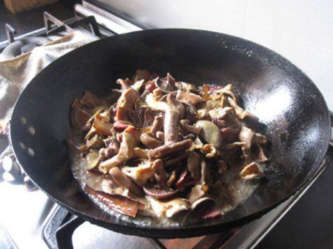 大雁菌腊肉火锅步骤10