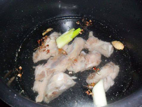 猪骨汤什锦火锅步骤3