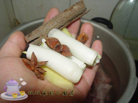 猪骨汤底火锅步骤3