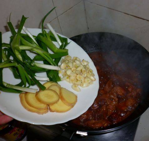 红焖牛肉火锅步骤9