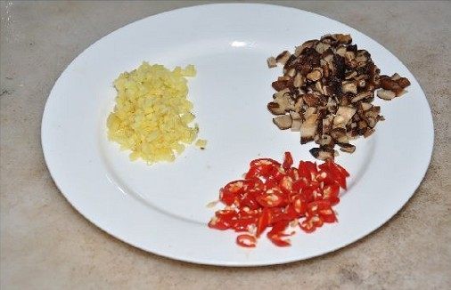 香菇猪肉酱步骤2
