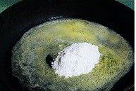 自制奶油白酱步骤3
