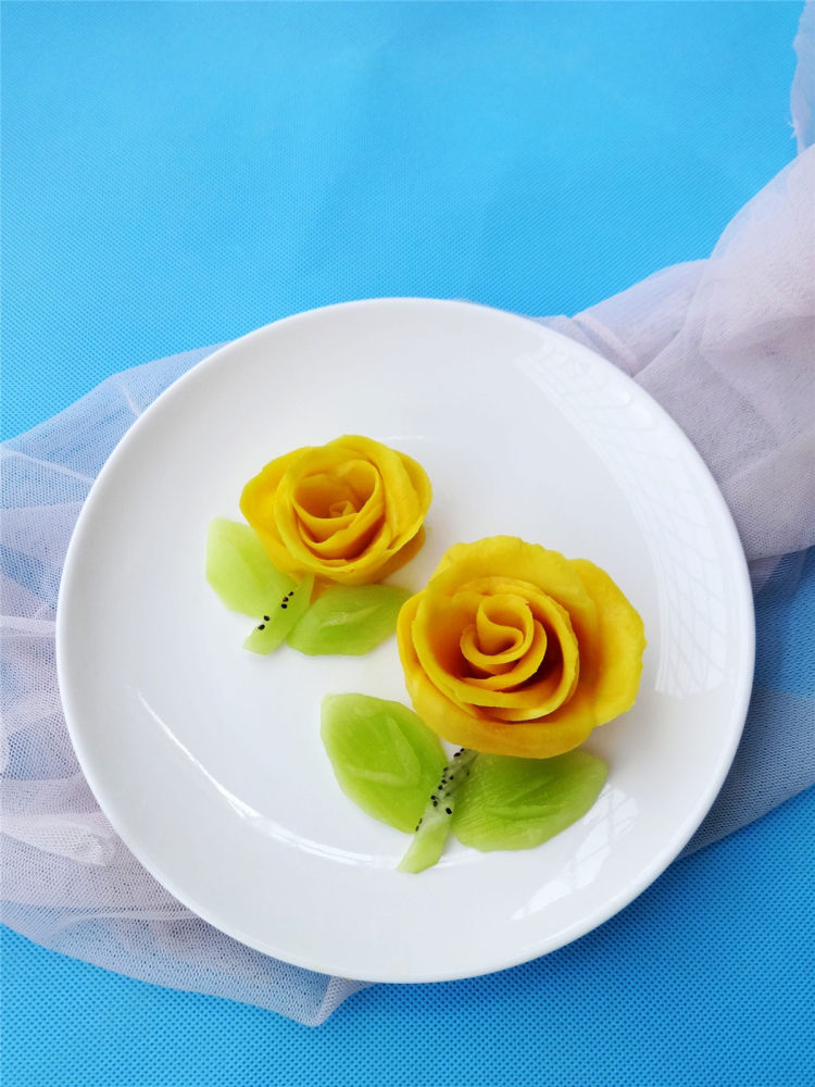 芒果玫瑰花步骤7