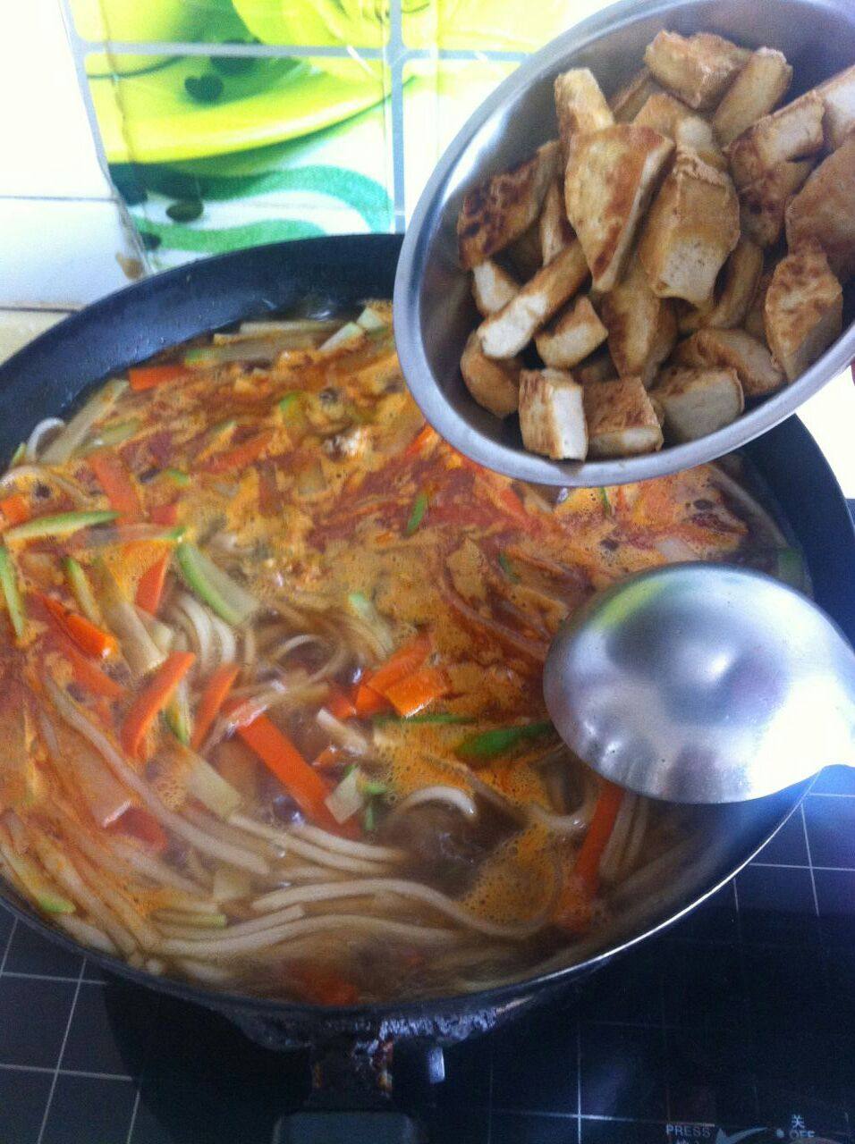 牛肉汤烩萝卜菜步骤8