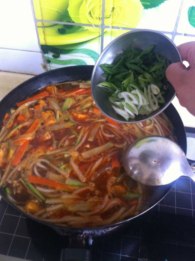 牛肉汤烩萝卜菜步骤9
