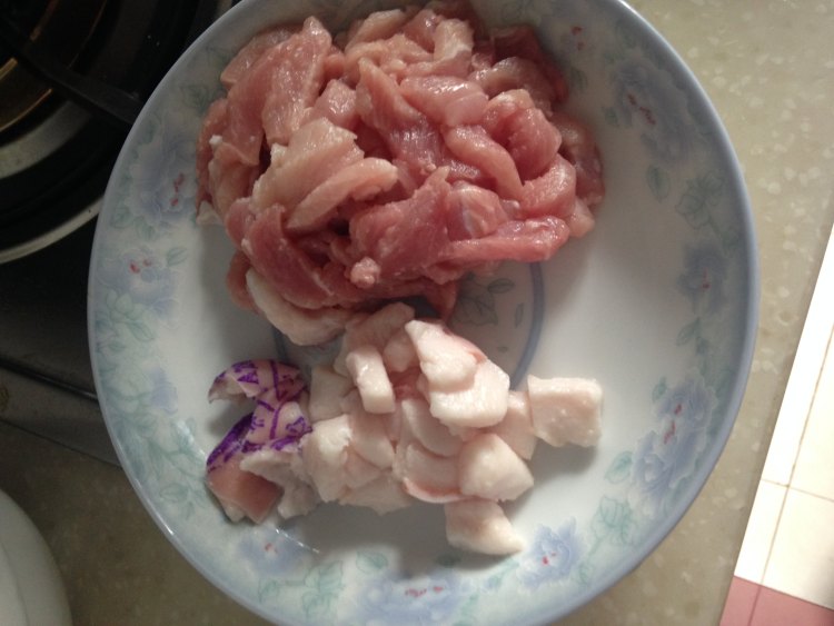 蒜苔胡萝卜肉丝步骤2