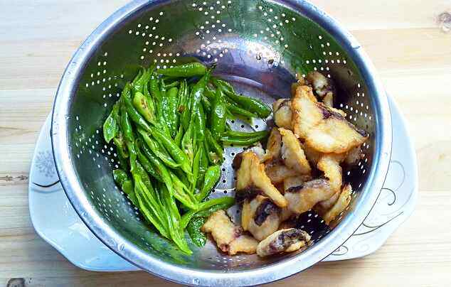 尖椒炒鱼片步骤7