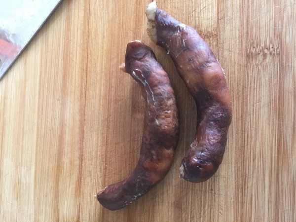 腊肠炒芹菜步骤1