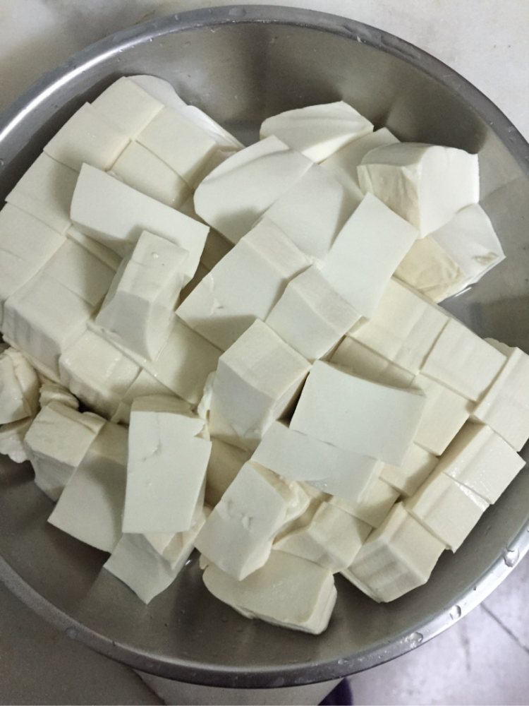 麻婆豆腐末步骤1