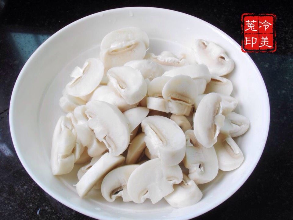 海鲜鱼丸蔬菜一锅出步骤1