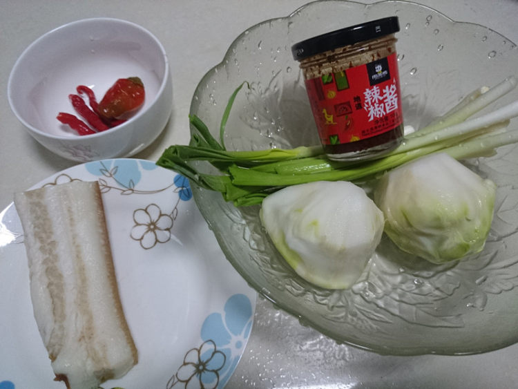 鲜榨菜回锅肉步骤1
