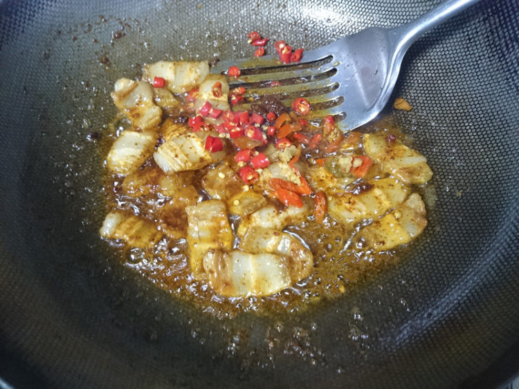 鲜榨菜回锅肉步骤5