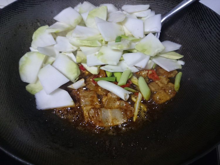 鲜榨菜回锅肉步骤6