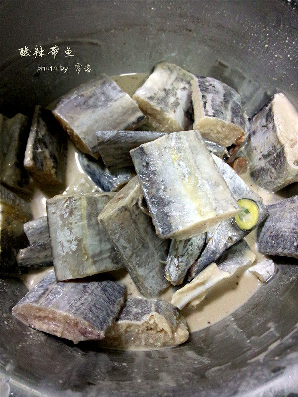 酸辣带鱼步骤3