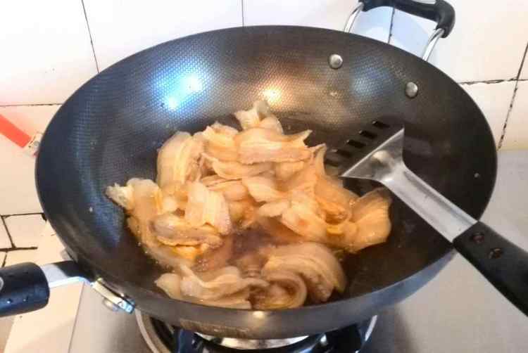 西芹回锅肉步骤4