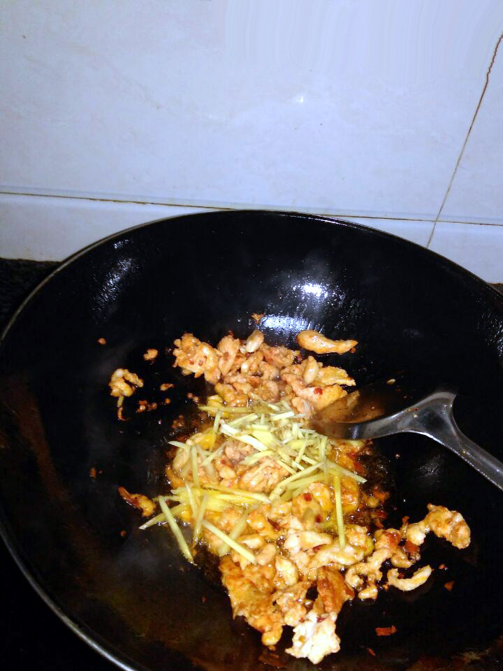 二荆条炒鸡胸肉步骤5
