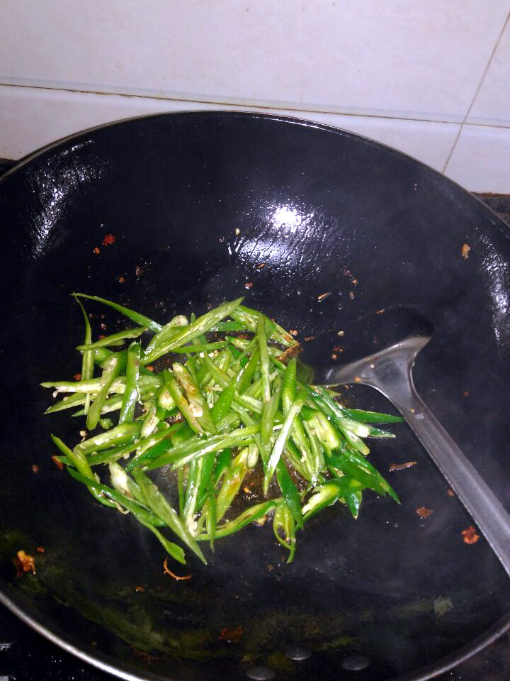 二荆条炒鸡胸肉步骤6