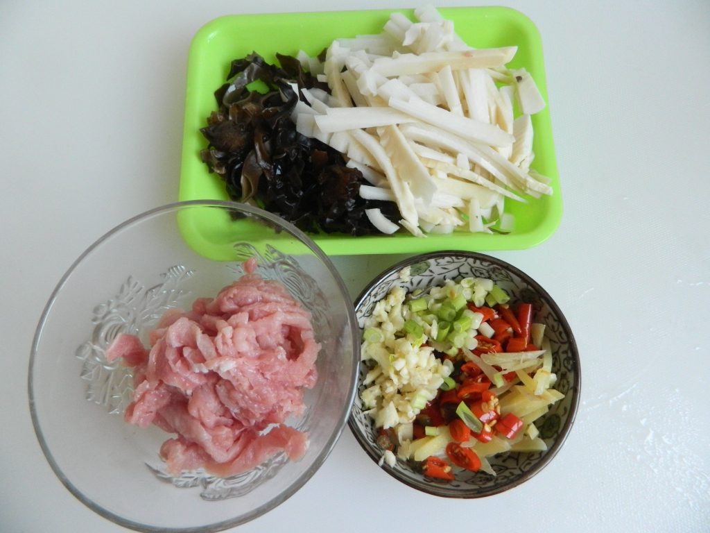 鱼香肉丝盖浇饭步骤2
