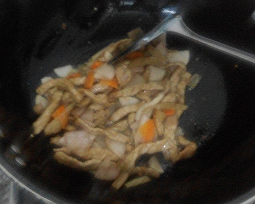 什锦泡菜炒肉步骤5