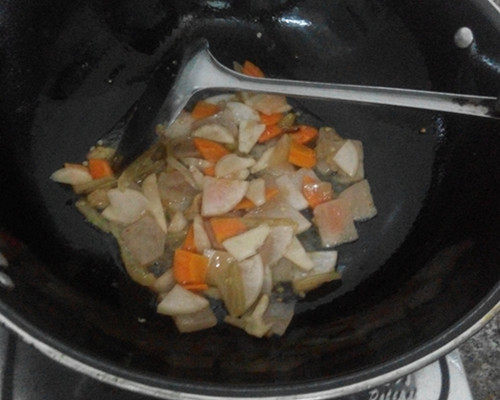 什锦泡菜炒肉步骤4