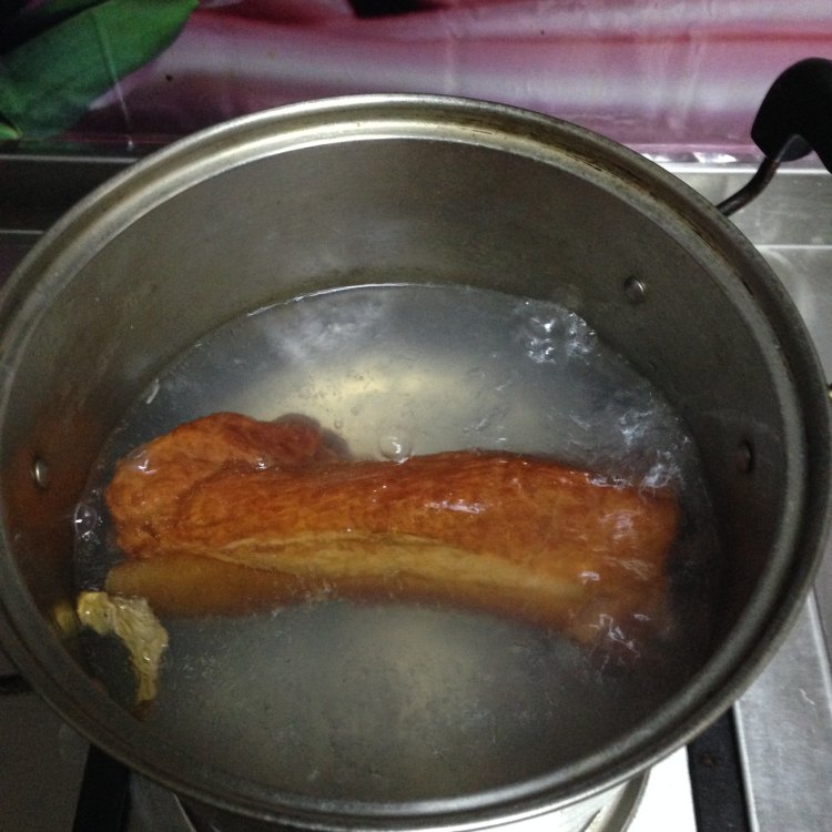 青椒炒腊肉步骤1